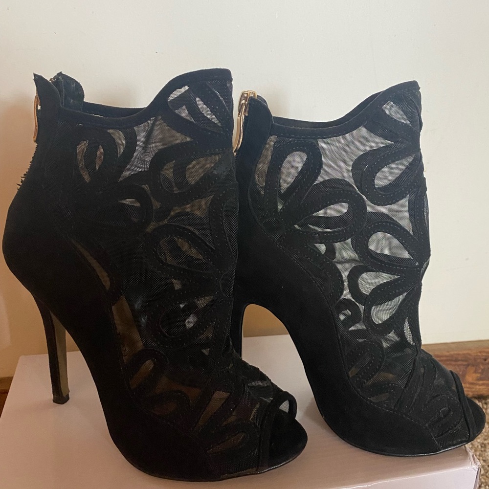 Chinese Laundry Jaiden black peep toe booties